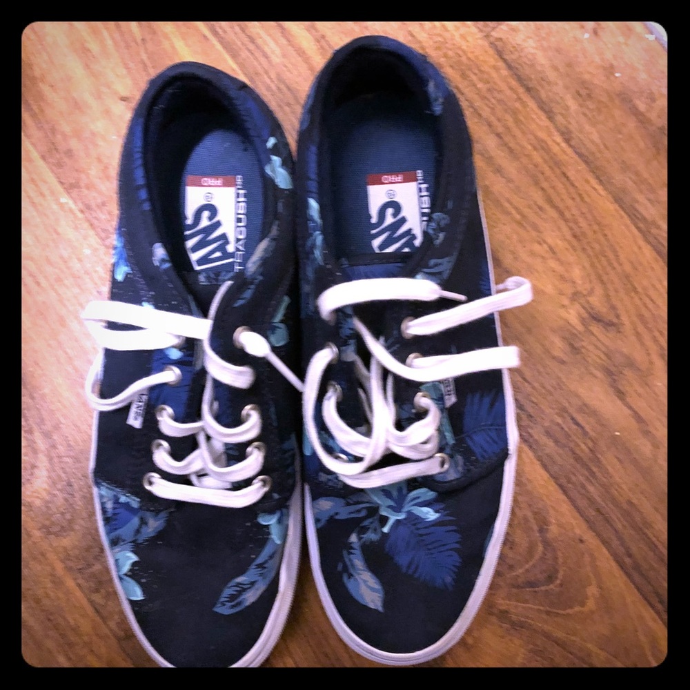 Vans men’s size 9 pro shoes. Worn once.